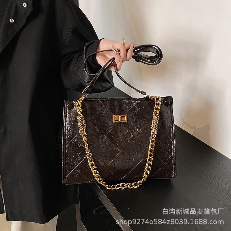 

Rhombus chain bag women s large capacity 2025 new fashion autumn and winter versatile shoulder messenger bag commuter tote bag