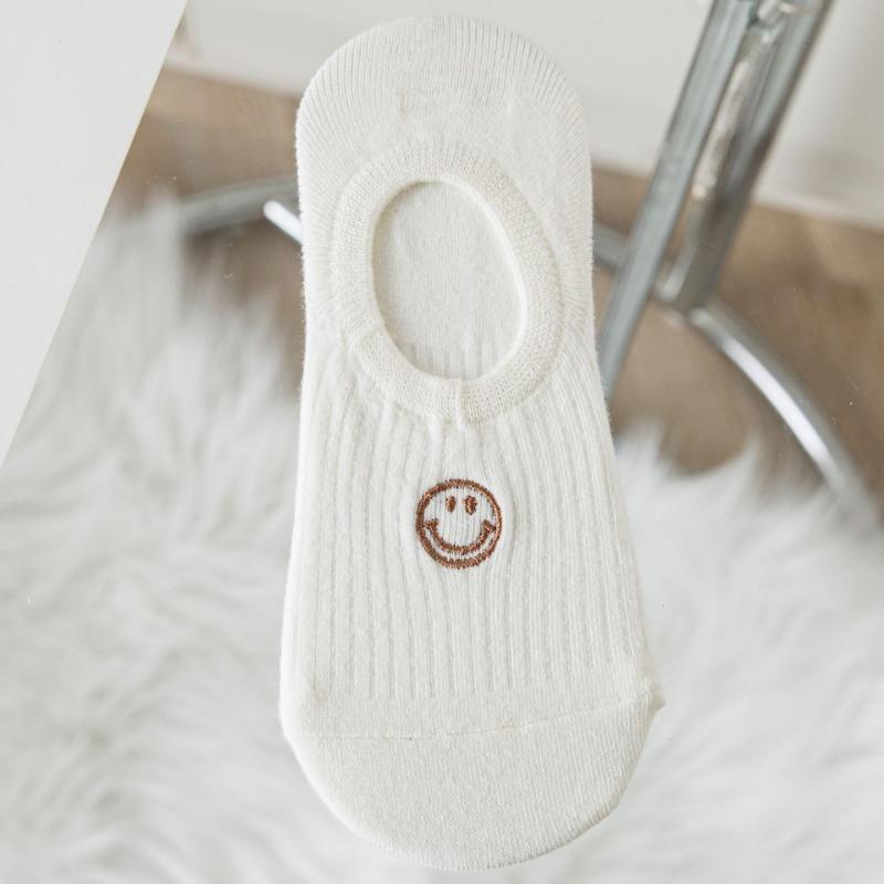 

Женские летние тонкие хлопковые носки с мультяшной вышивкой в виде улыбающегося лица, нескользящие, с невидимым носком 1 pair бежевый