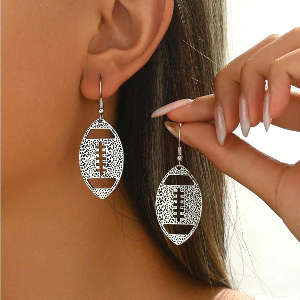 

1 пара серег в форме регби, полые серьги