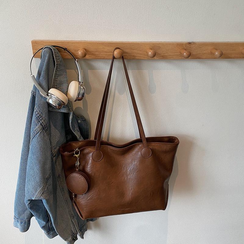 

Portable out fashionable lightweight large capacity initial check portable tote bag women s commuter casual versatile shoulder bag коричневый