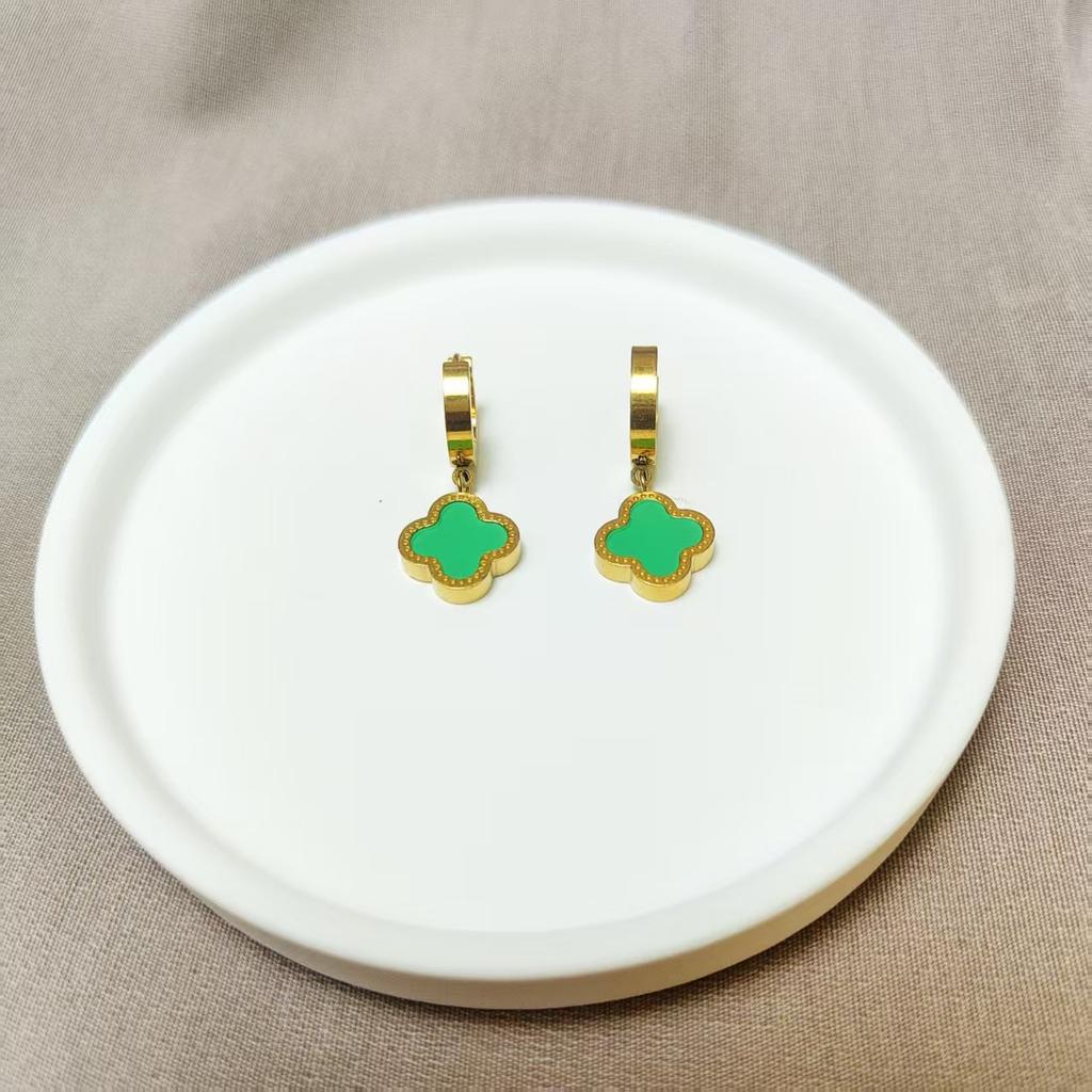 18K Clover Ear Clip Titanium Steel Short, Versatile, Simple, Light Luxury, Gold Edge Earstuds