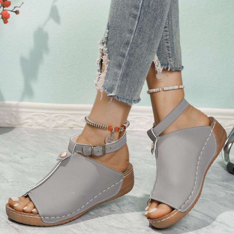 Fashion Summer New Sandals Women Fashion Round Head Open Toe Rivet Line with Soft Soles Anti-slip Wear-resistant Flat Shoes