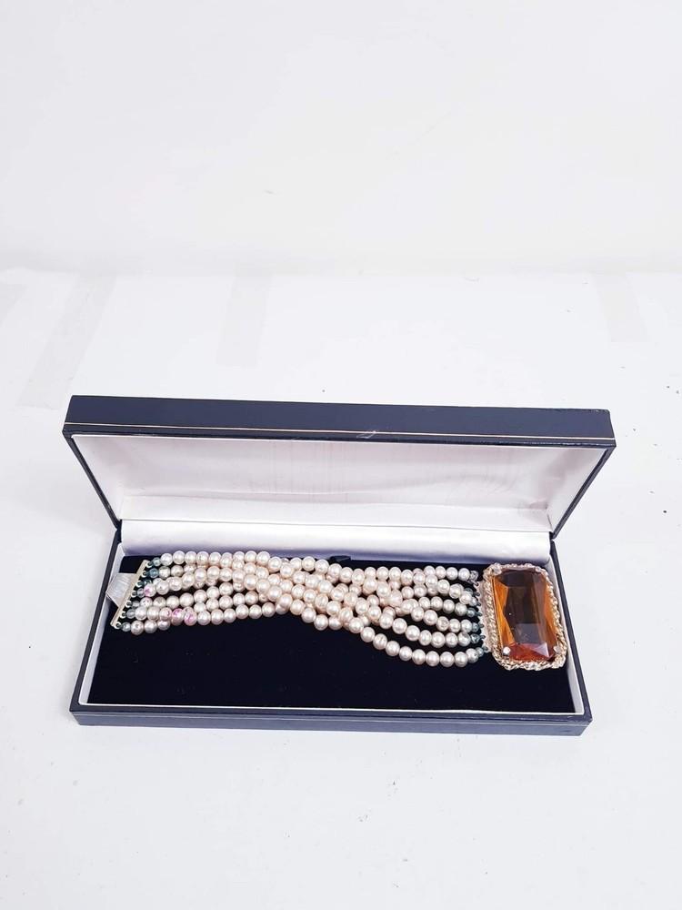 

VINTAGE CLASSIC FASHION 3 STRING PEARL CHOKER WITH ORANGE TOPAZ CENTRE. Unisex T-Shirt XXXL