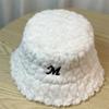 Fischerhut Kinder Herbst und Winter Warm Stickerei Alphabet Lammfell Bucket Hat Ohrenschützer Kältehut