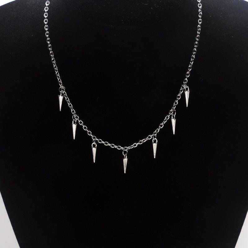 

Cold wind rivet fringed necklace male trendy hip-hop niche design female light luxury high-end clavicle chain stainless steel chain