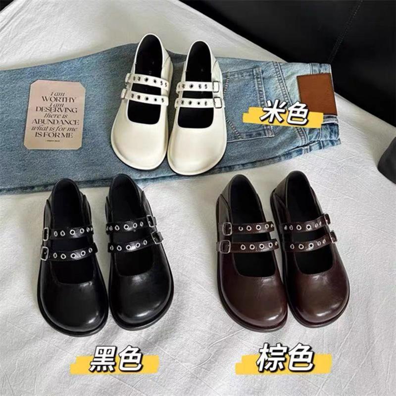 2025 new French retro Mary Jane shoes women's flat bottom one-word buckle with shallow mouth evening shoes patent leather temperament single shoes