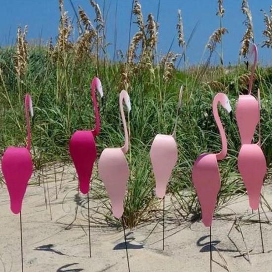 Flamingos Yard Decorations Plastic Flamingo Lawn Statue with Metal Stakes