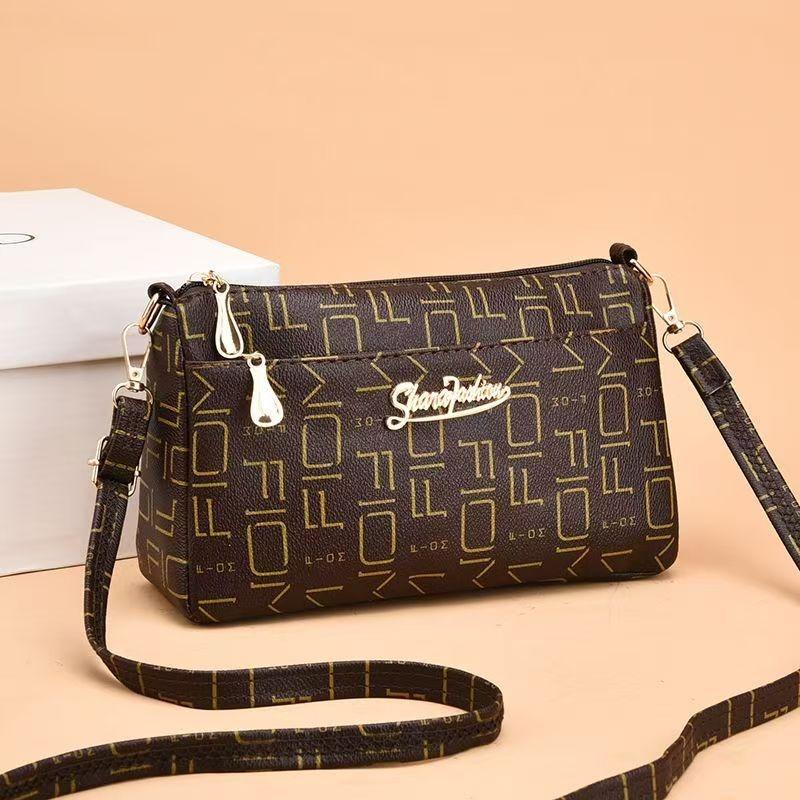 Fashion printed women's bags are hot-selling messenger bags in the season, middle-aged women's shoulder bags, mother's large-capacity commuter bags