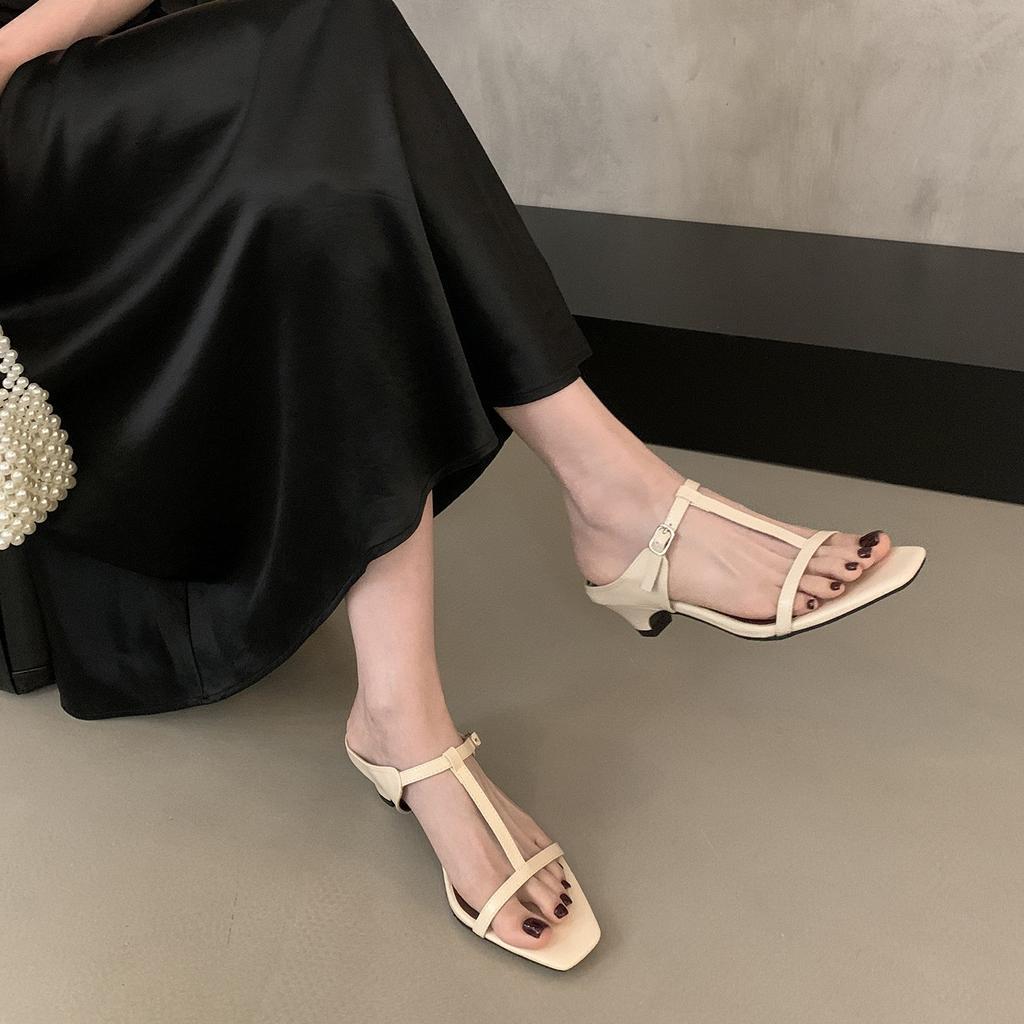 French retro niche thick heel cool slippers women's outer wear 2025 summer new open-toed hollowed-out vacation Roman sandals