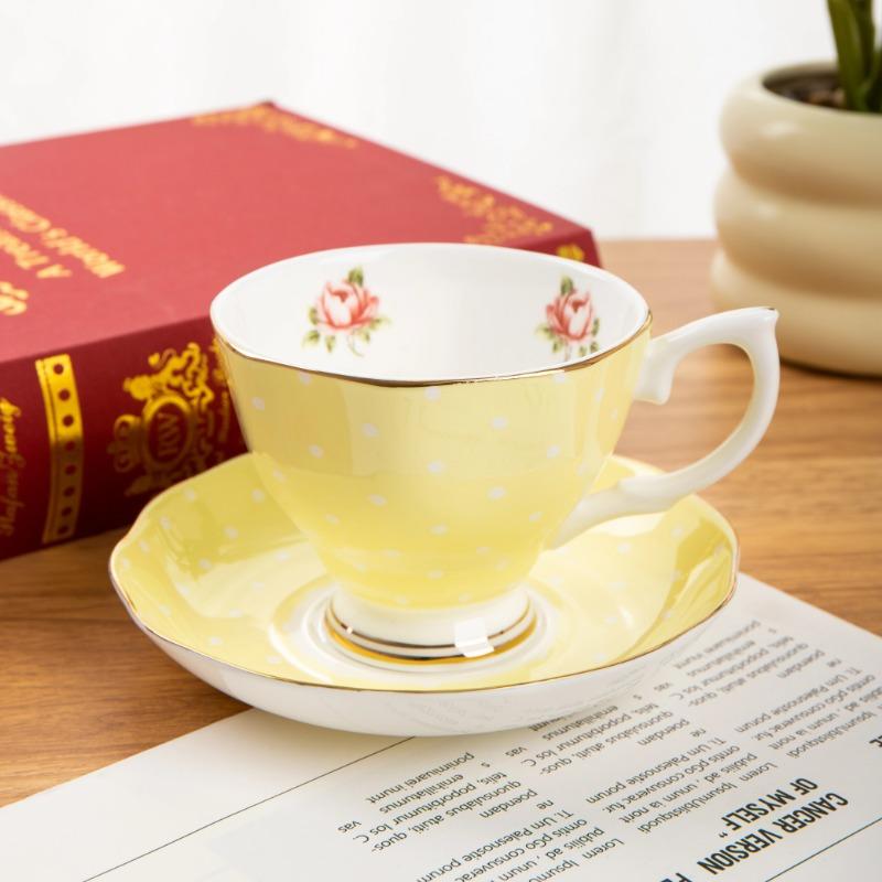 

Цветочные чайные чашки и блюдца с золотой отделкой, кофейные чашки 220 мл с бабочками и в горошек, фарфоровые чайные сервизы для дома