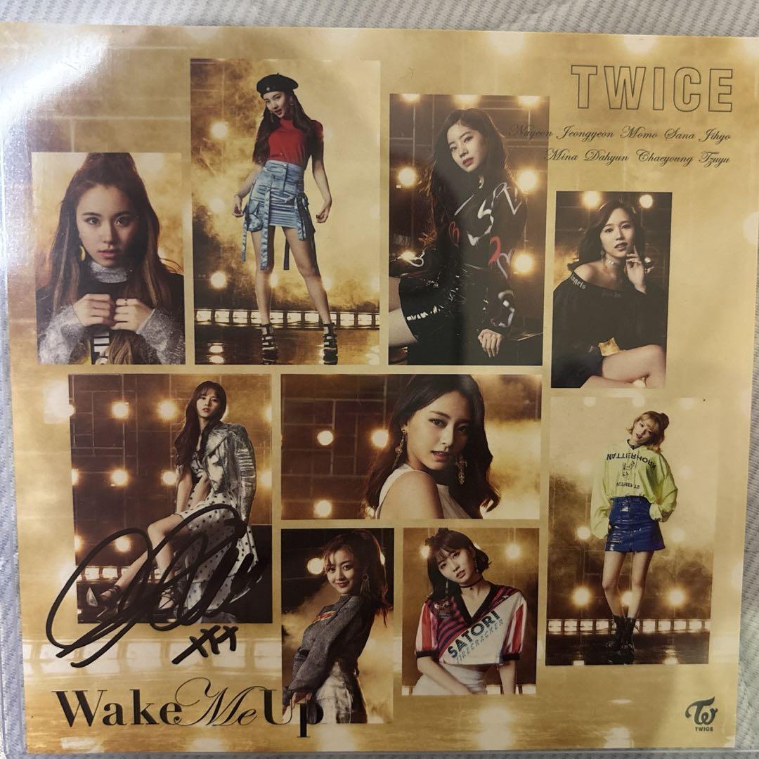 

[USED] TWICE SANA SANA Wake Me Up Signed CD