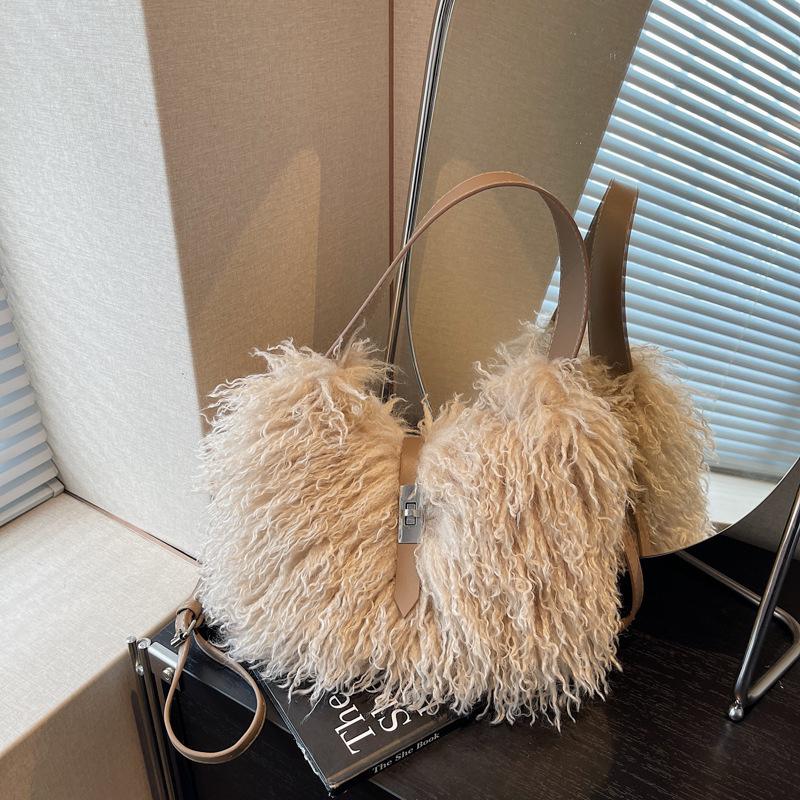 Niche Design Plush Bag Women's 2025 New Messenger Bag Single Shoulder Underarm Bag Autumn and Winter Popular Plush Bag