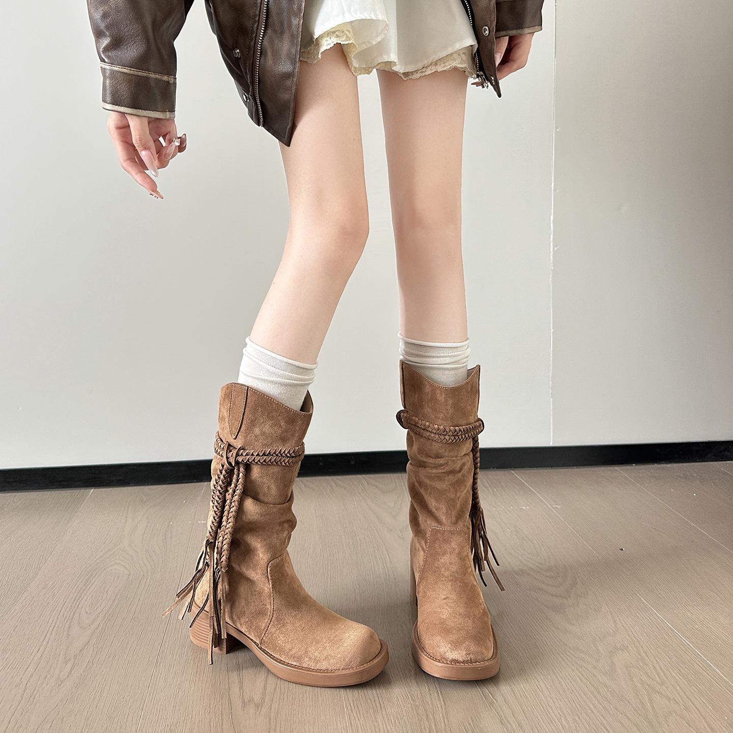 

Женские ретро ботинки на массивном каблуке с кисточками - замшевые полусапоги со сборками в ковбойском стиле для осени/зимы 36 коричневый