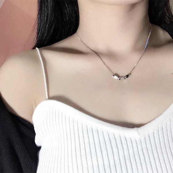 Minimalist S925 Silver-Plated Square Pendant Necklace - Elegant Collarbone Chain for Women