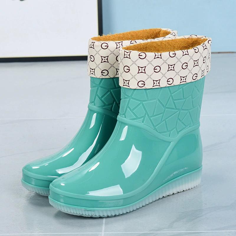 Jelly Anti Slip Thick Rain Boots for Women In Summer, Wearing Wear-resistant Rain Boots with Short Sleeves and Fashionable Waterproof Shoe Covers
