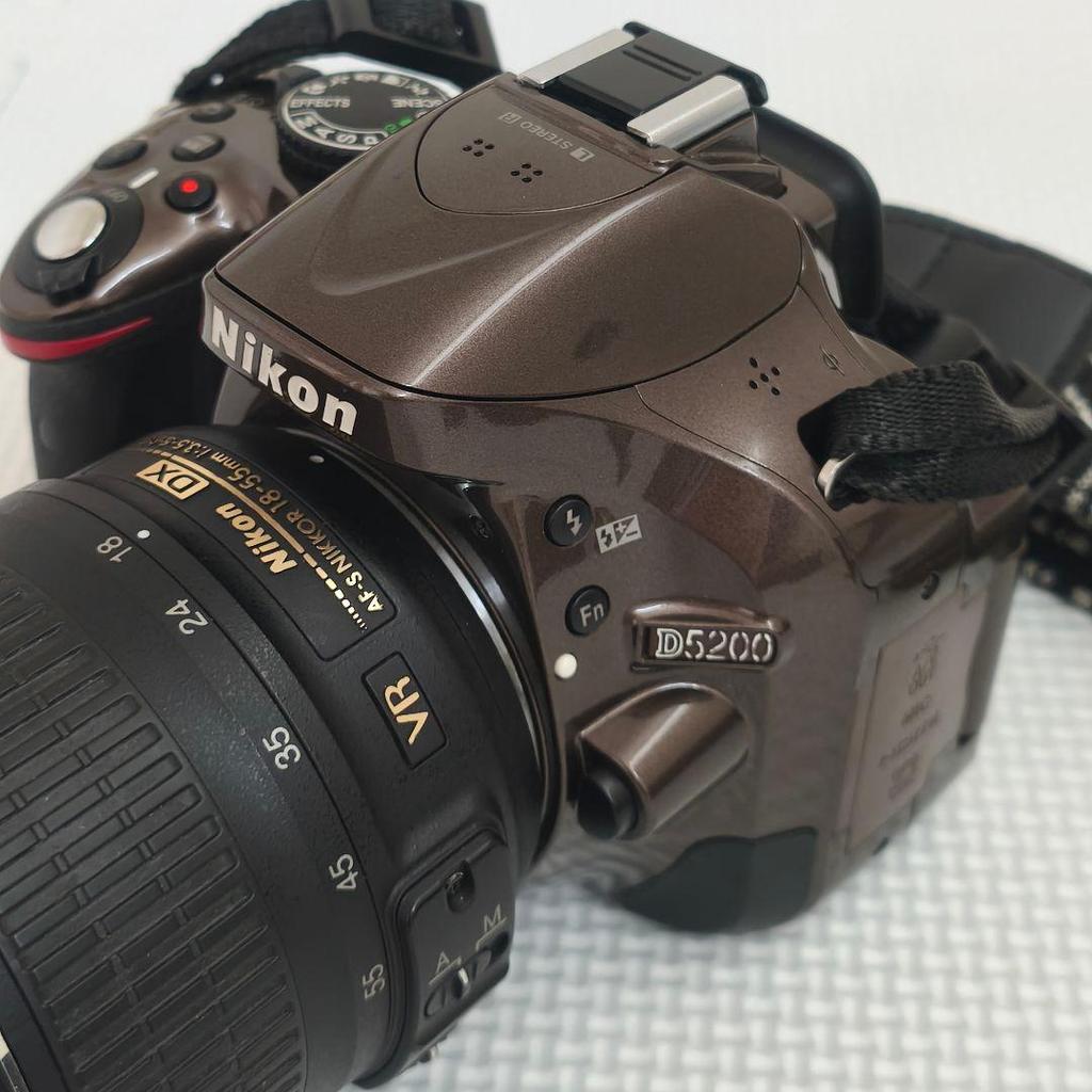 Used Rare Color Beautiful Condition Nikon D5200 Body Lens Kit