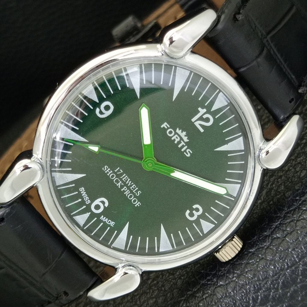 

REFURBISHED VINTAGE HAND-WINDING SWISS MENS GREEN COLOR DIAL WATCH a700898-5 R205a-a700898