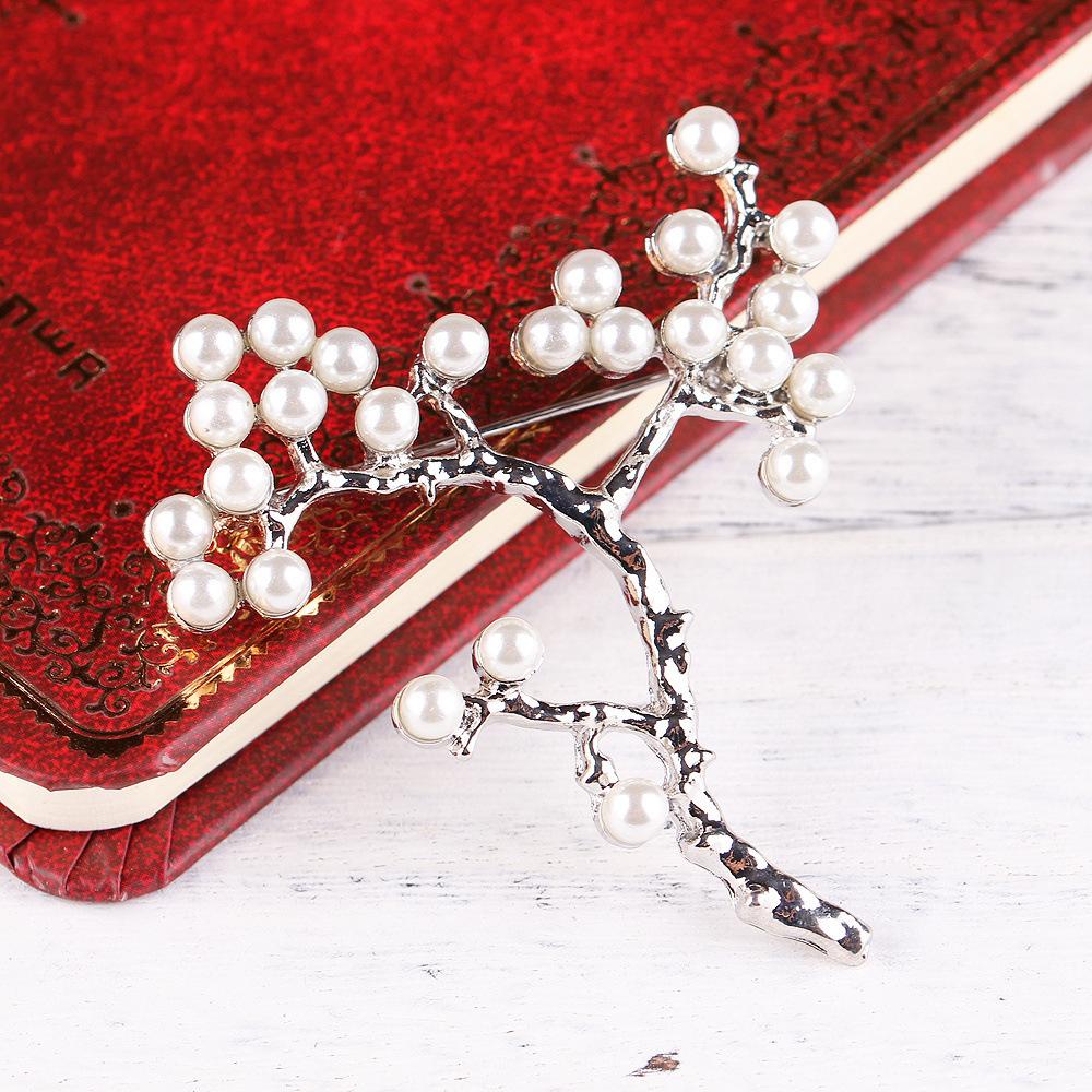 Vintage Pearl Plum Blossom Brooch Collar Style Popular Coat Female Corsage Flower Accessory Pin Long-Lasting Color Exquisite Hypoallergenic Brooch