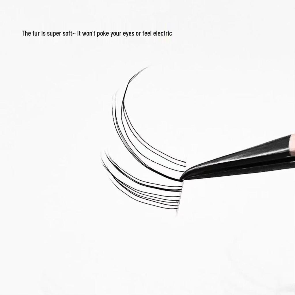 Little Fox Natural Look Comic Eyes: Ultra-Fine, Messy, Wild Eyelashes for a Bare-Faced Appeal.