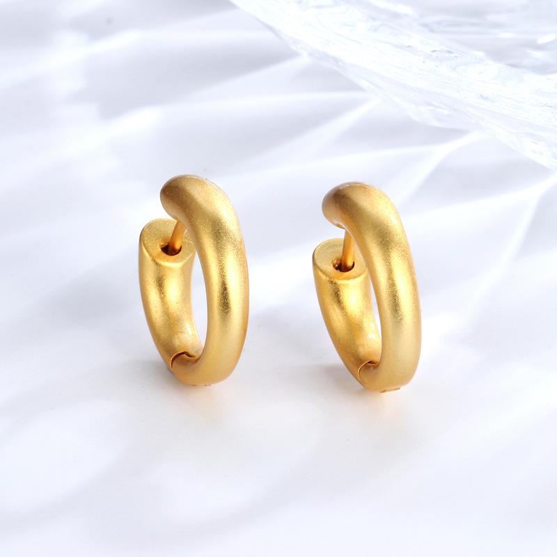 

Трендовые золотые серьги-кольца с каффами - Шикарный и универсальный модный аксессуар