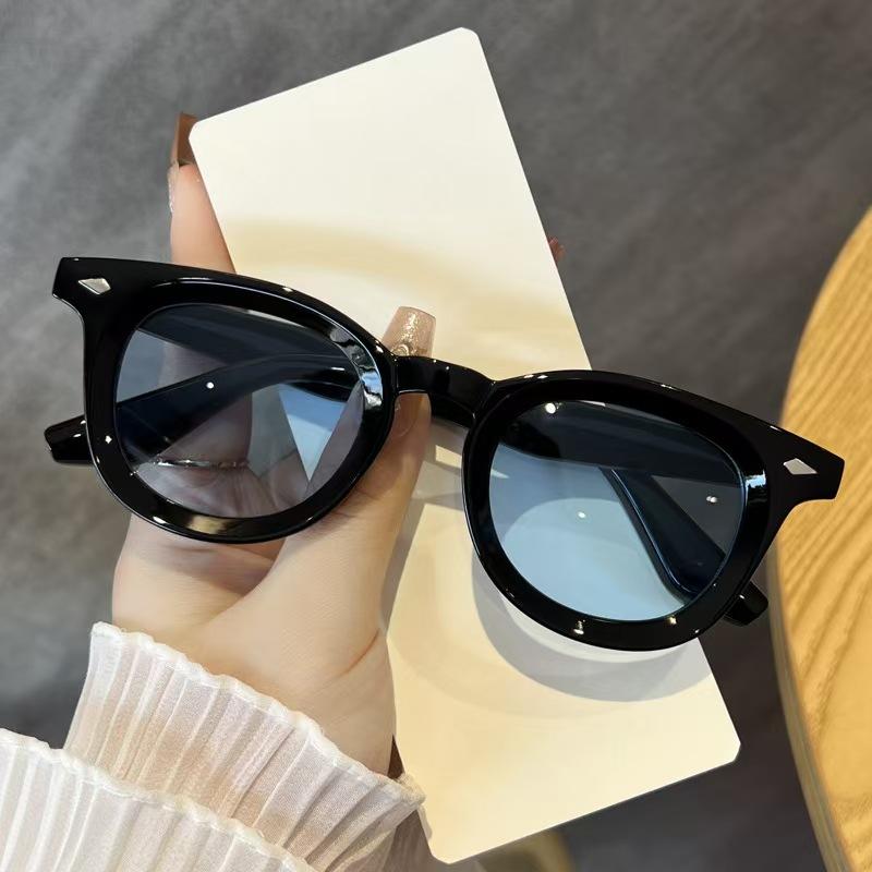 New Small Oval Women Sunglasses Fashion Vintage Men Sunshade Goggles Outdoor Anti Glare UV Protection Eyewear