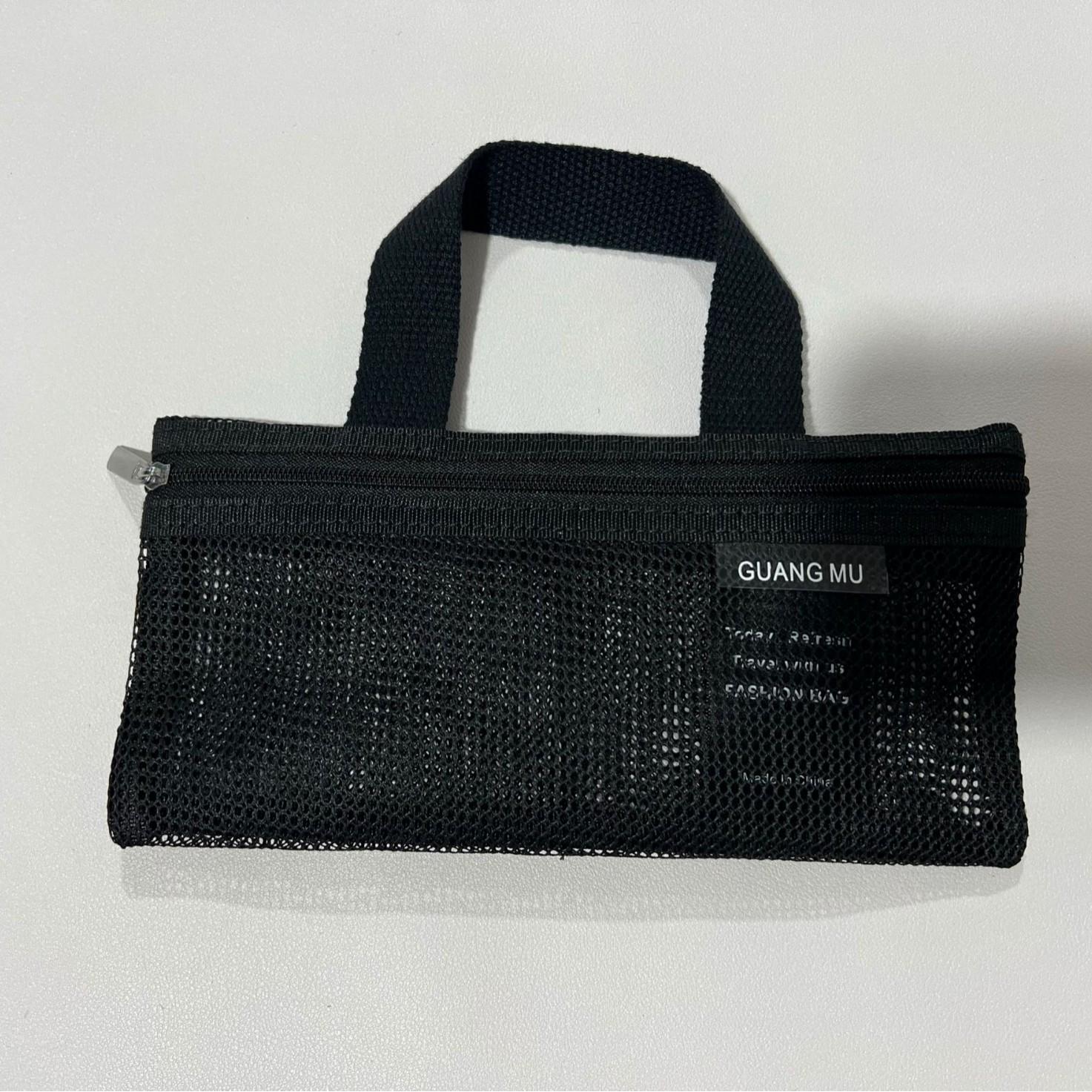 

Compact Korean Travel Toiletry Bag - Lightweight Organizer for Toothbrushes & Toothpaste чорний
