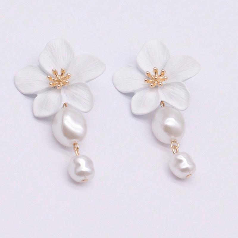 New Korean Fashion Imitation Pearl White Flower Dangle Earrings for Women Drop Earrings Fashion Ear Jewelry New Year Gift