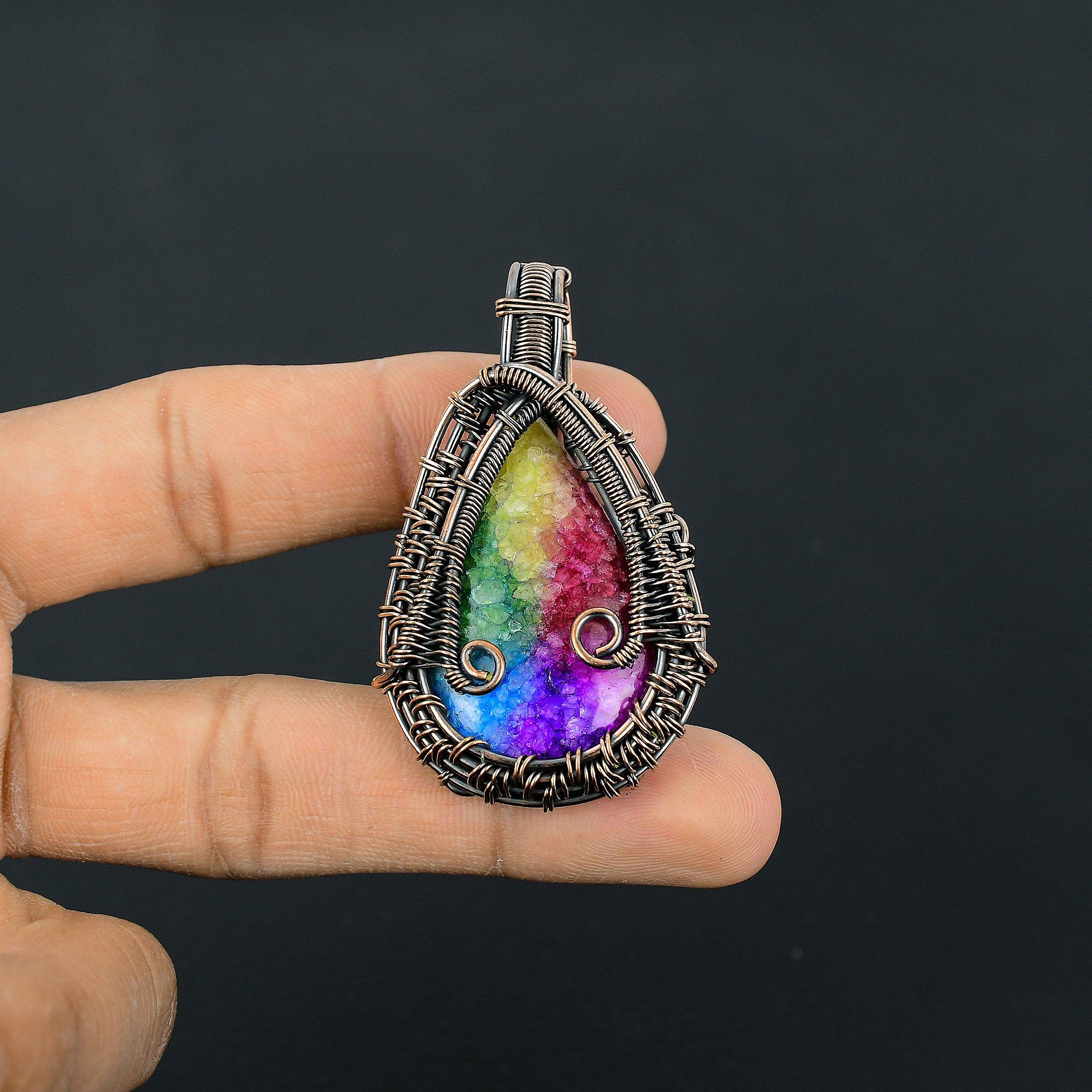 

Кулон из Радужного Солнечного Кварца, обернутый медной проволокой 999 пробы, Ювелирное изделие с подвеской из драгоценного камня ручной работы, Подарки для жены, Новая подвеска 2.55 Inches