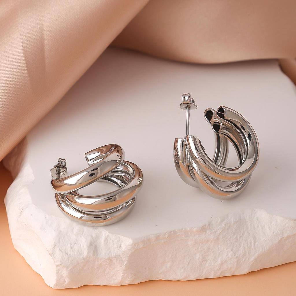 Elegant European C-Shaped Striped Earrings for Women - High-End, Unique, Light Luxury Accessory