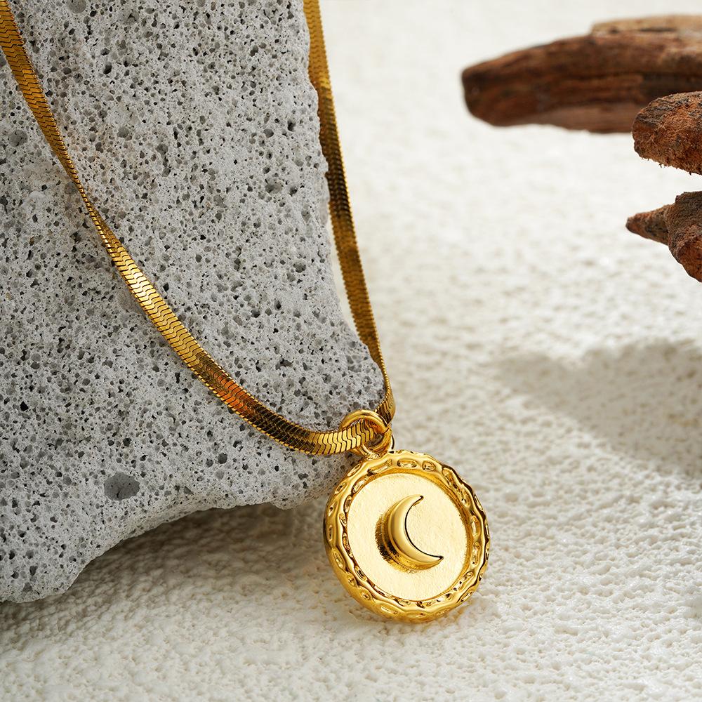Stainless Steel 18K Gold Moon Pendant Necklace Simple Snake Bone Chain Collarbone Chain Round Square Tag
