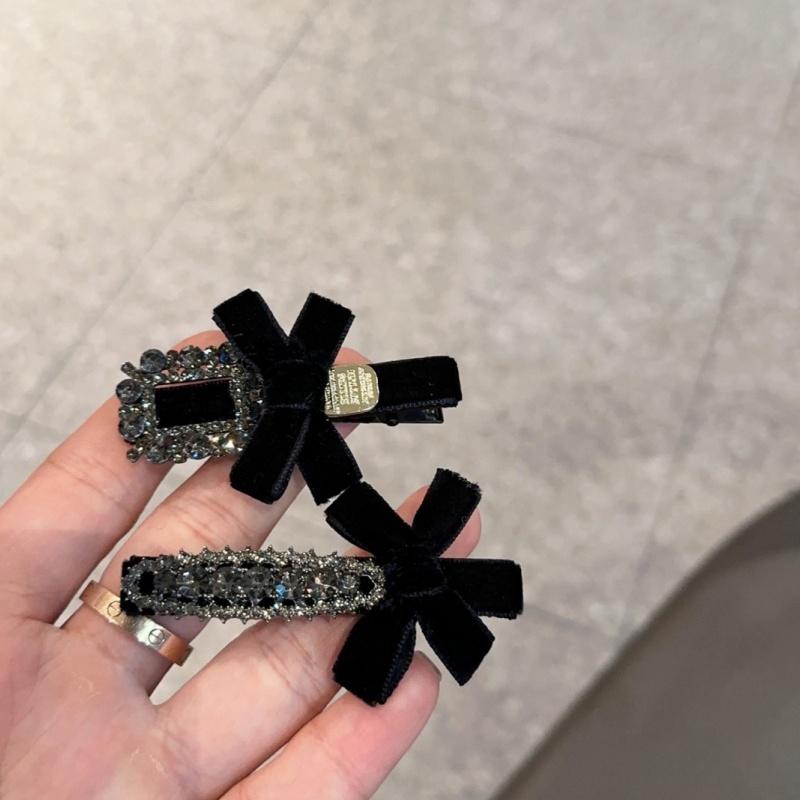 2Pcs Red Black Velvet Bow Rhinestone Hair Clip Women New Year Atmosphere Retro Duckbill Clip Fashion Hair Accessories Gift