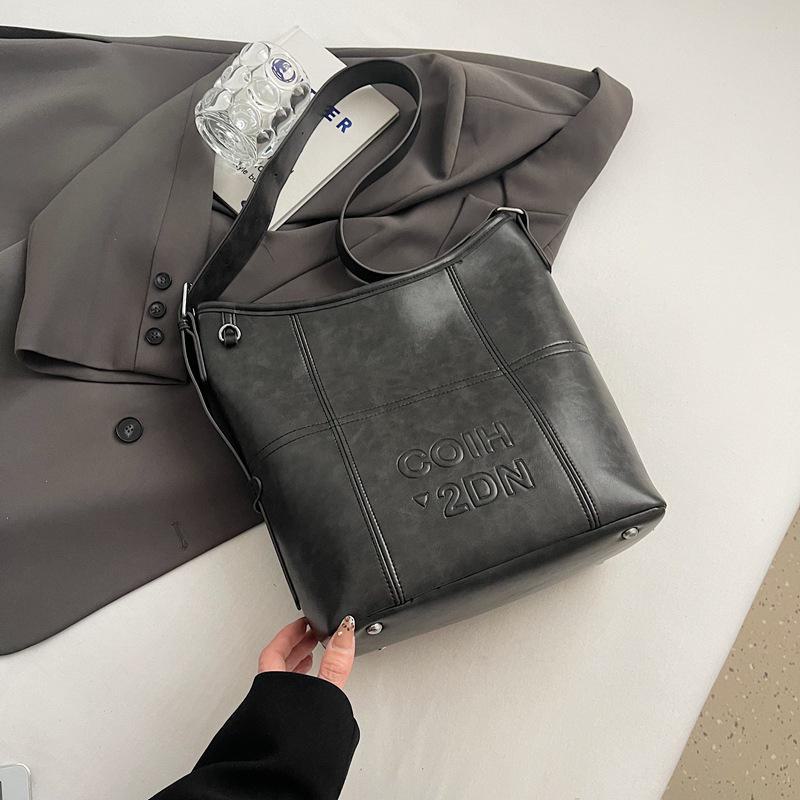 

Модная зимняя сумка из мягкой кожи 2024 года с выемкой в виде буквы null чёрный