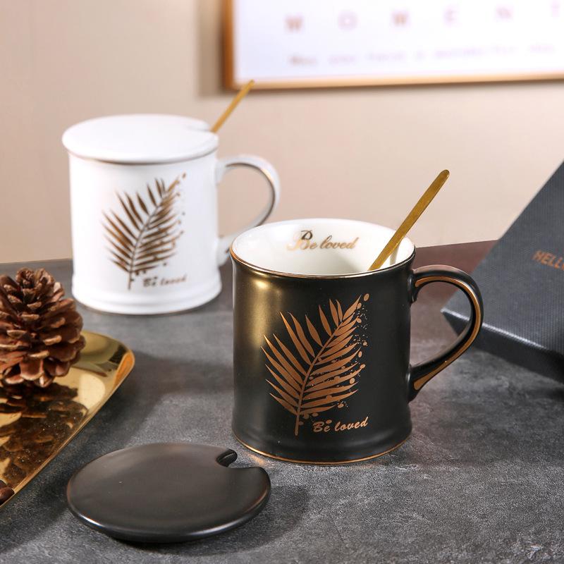 Leichter Luxus Mattschwarze und Weiße Tasse Keramik Souvenir mit Deckel Löffel Paar Wasserbecher Haushalt Keramiktasse Geschenkbox