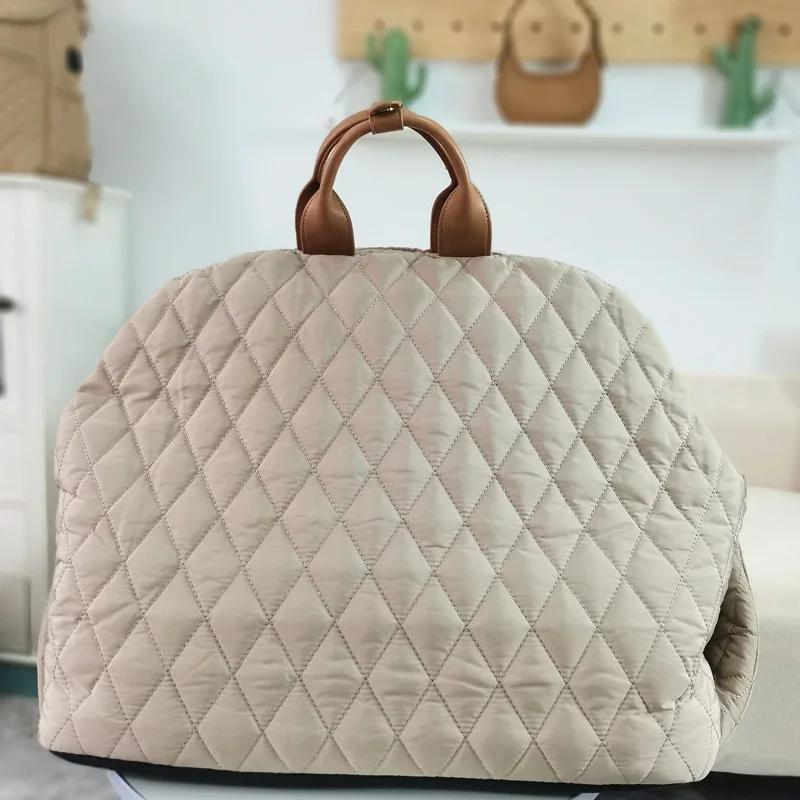 New Style Casual Fashion Luxury Pet Dog Cat Carrying Tote Bag Dog Car Carrier Booster Seat Pet Carriers