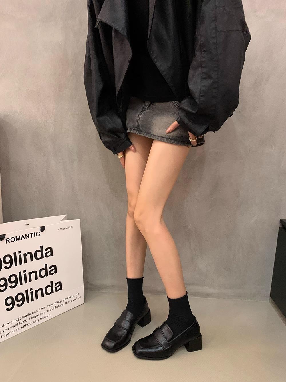 

Square head loafers British retro single shoes small leather shoes thick heels autumn and winter new one-pedal women s shoes black shoes 39 чёрный