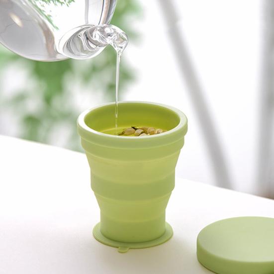 Foldable Silicone Travel Cup with Lid Reusable Water Bottle for Outdoor Camping Gym Heat-Resistant Coffee Cup BPA-Free Portable Mouthwash Cup