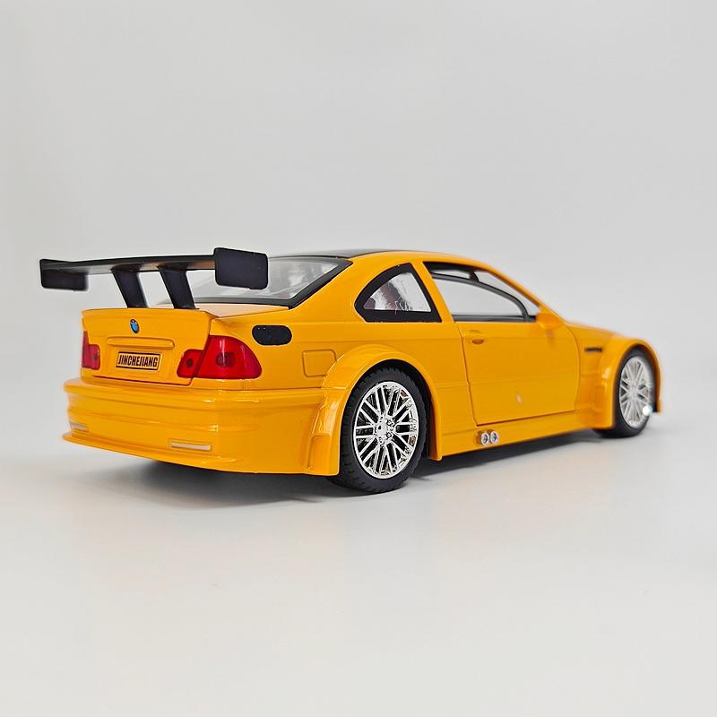 1:24 Simulations-BMW M3 GTR Legierungs-Supercar-Modell mit Ton- und Lichtdämpfung, regenerativer Lenkung und Automobil-Ornamenten