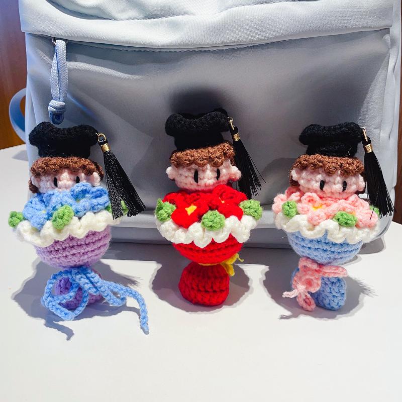 1 Stück Abschluss Sonnenblumenstrauß Gestrickte Ornamente Handgehäkelt Doktorhut Strauß Figuren Schlüsselanhänger Abschlussgeschenke