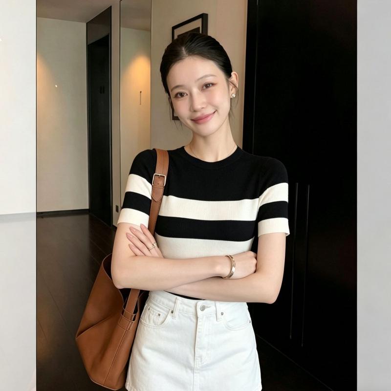 2026 Spring Black and White Striped Slim Fit Short Sleeve Knit Top