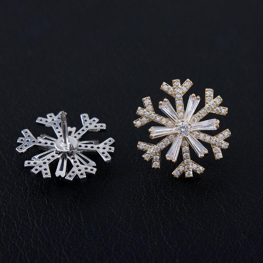Elegant Snowflake Brooch for Women, Luxury Feel, Zirconia Accents, Lapel Pin with Anti-Slip Button
