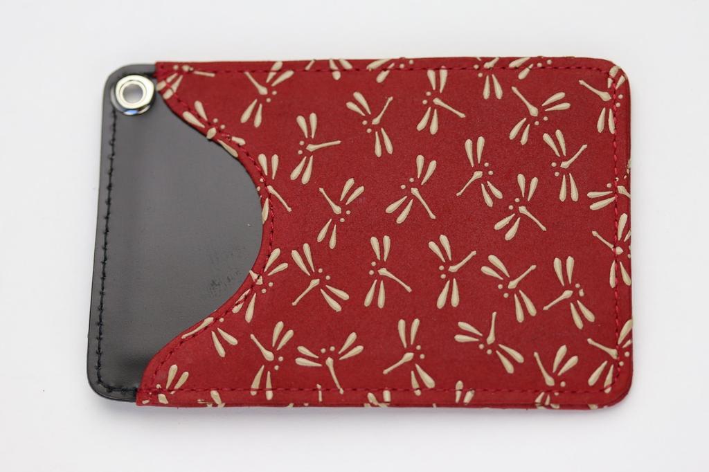 Inden Indenya Yushichi Uehara Indenya Genuine Leather Pass Holder Commuter Holder Model Number 2525 Red Ground X White Lacquer Dragonfly Pattern