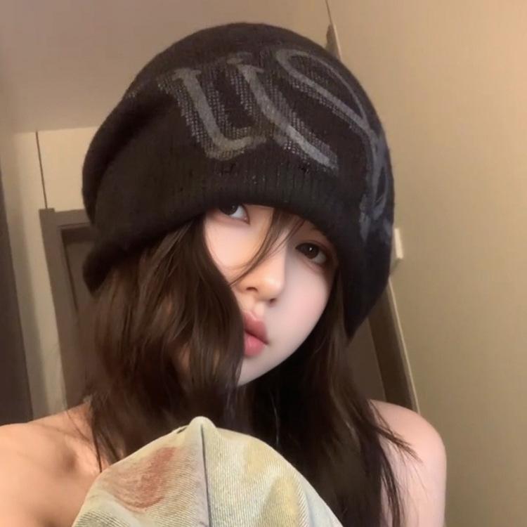 

Lazy wind crimping cold hat women s 2025 big head circumference loose version stacking hat showing face small knitted hat One size
