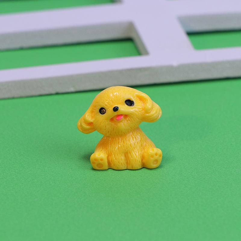 Micro Landscape Cute Golden Retriever Resin Dog Ornament for Desktop or Car Decor.