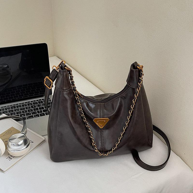 Premium messenger bag women's new autumn and winter large-capacity retro versatile commuter dumpling bag