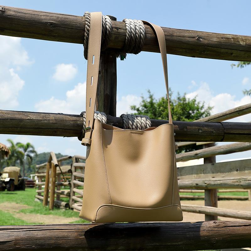 2025 New Autumn/Winter Niche High-End Genuine Leather Women's Bag Cowhide Bucket Bag Large Capacity Shoulder Crossbody Tote Bag
