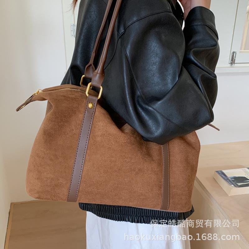 Suede Bag Women's Autumn and Winter 2025 New Niche Design Messenger Bag Popular Matte Retro Portable Tote Bag