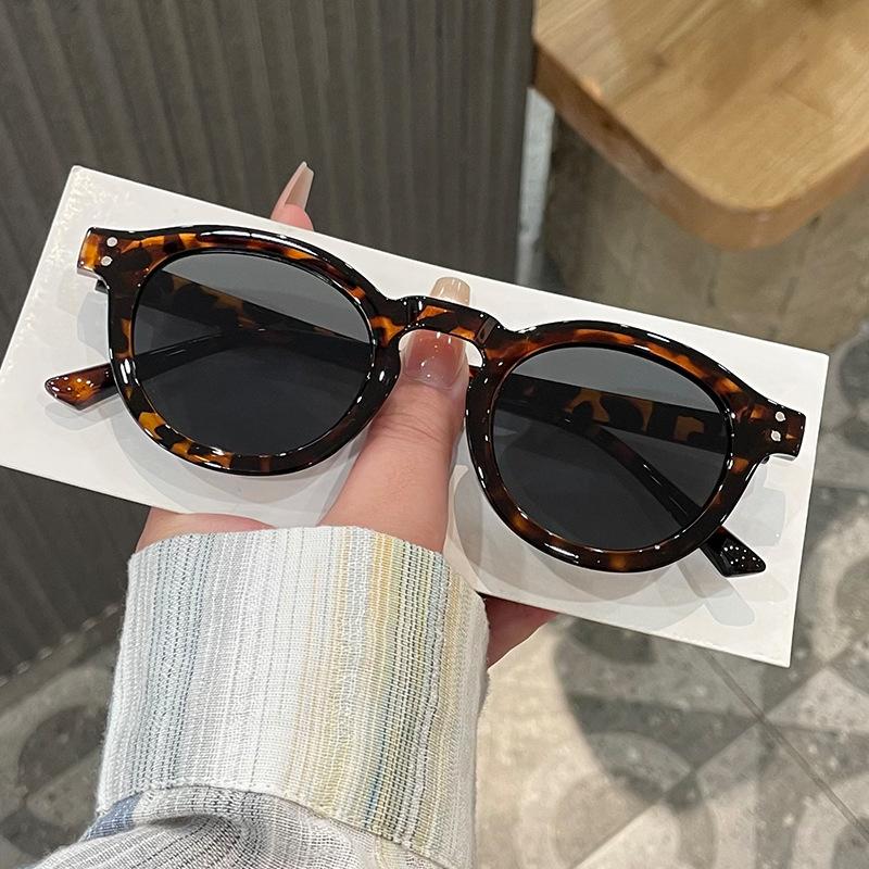 Korean Style Sunglasses Woman Rivets Decoration Round Shape Men Sun Glasses Vacation Travelling Women Sunglasses