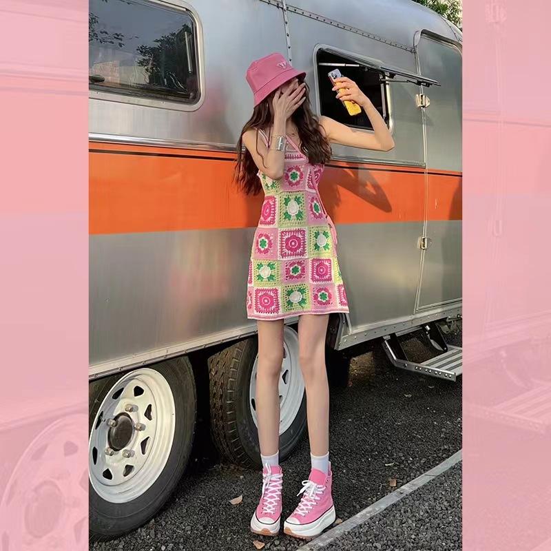 Kolorowa damska sukienka z dzianiny halter z igłą i pustym szydełkiem Tide