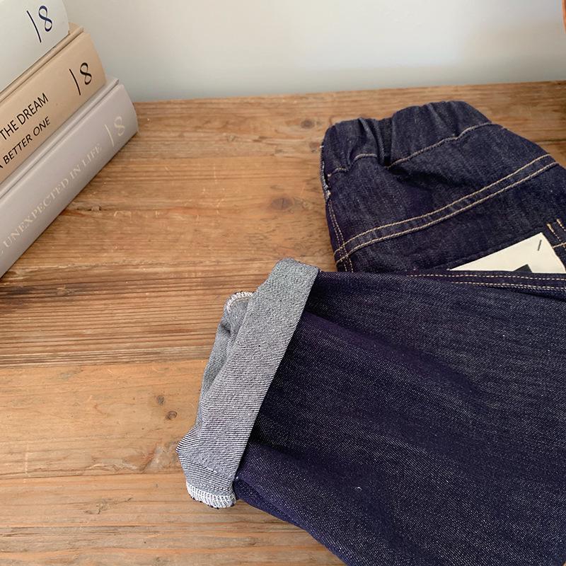 Jean élégant de printemps 2024 de Tong Chenchen: Pantalon pour enfants polyvalent et ample de style Hong Kong