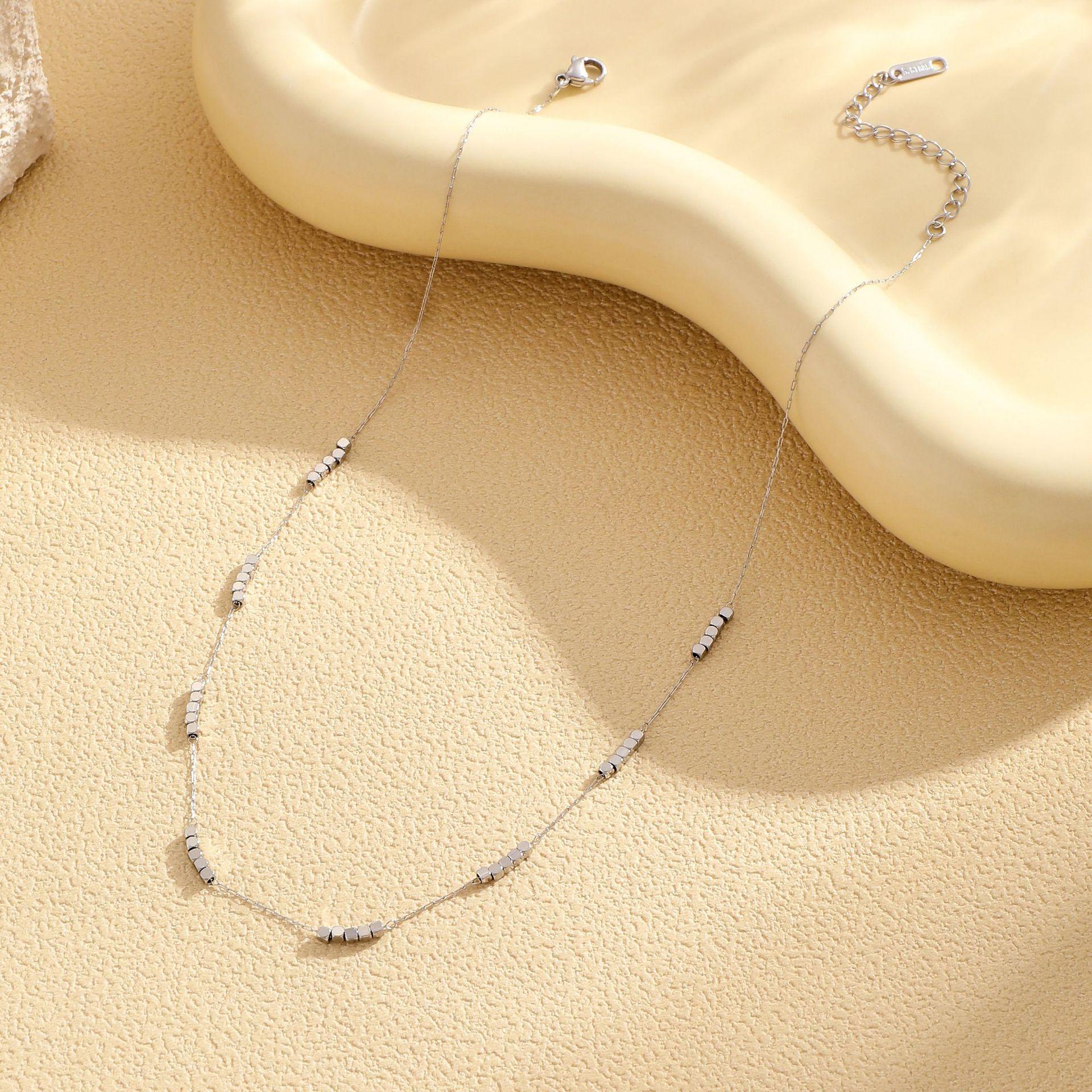 

Vintageinspired Titanium Steel Square Block Necklace For Fashiondriven Women серебряный